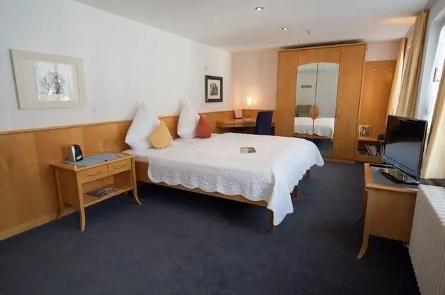 Classic Tek Büyük Yataklı Oda