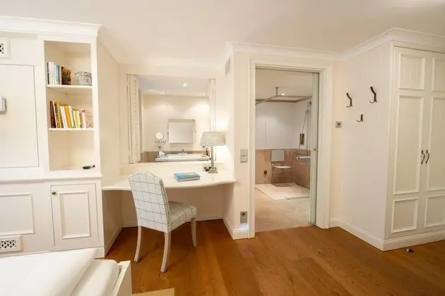 Deluxe Tek Büyük Yataklı Oda (Haus Komburg)