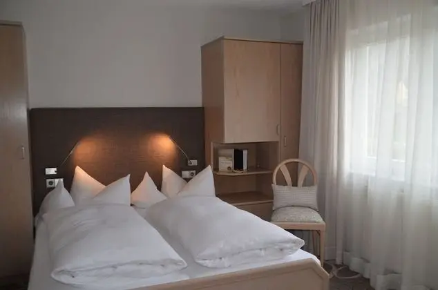 Basic Tek Büyük Yataklı Oda