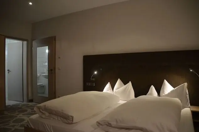 Basic Tek Büyük Yataklı Oda