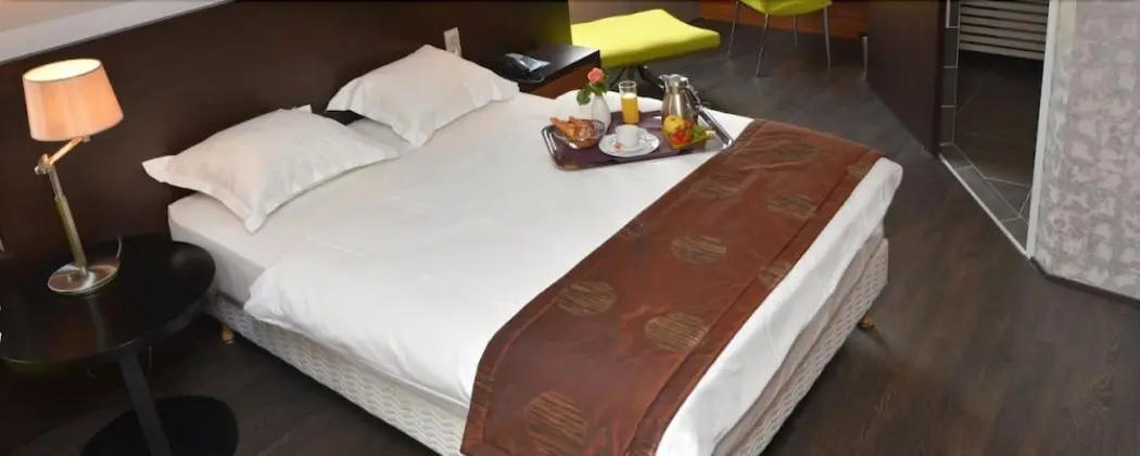 Tek Büyük Yataklı Oda