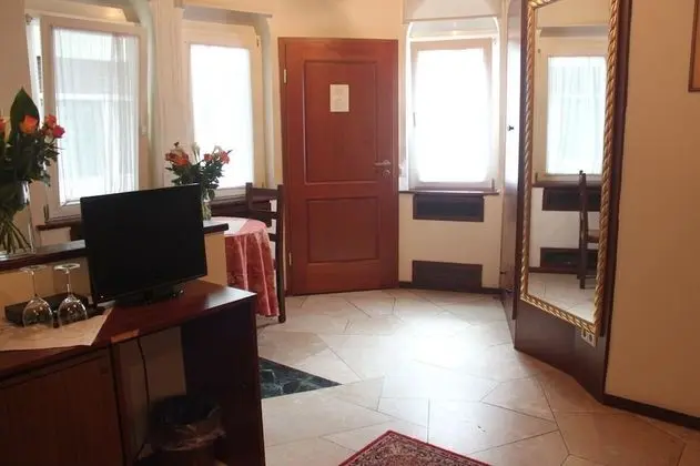 Üç Kişilik Oda