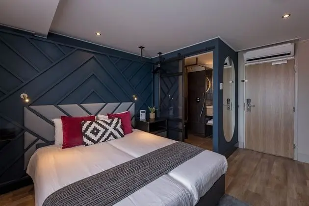 City Tek Büyük Yataklı Oda