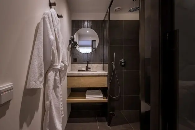 City Tek Büyük Yataklı Oda