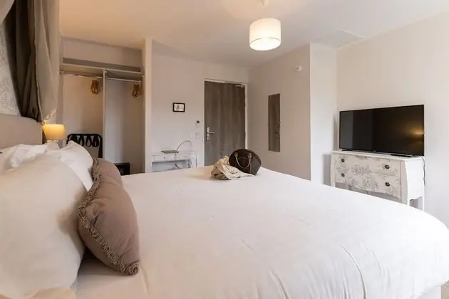 Traditional Tek Büyük Yataklı Oda