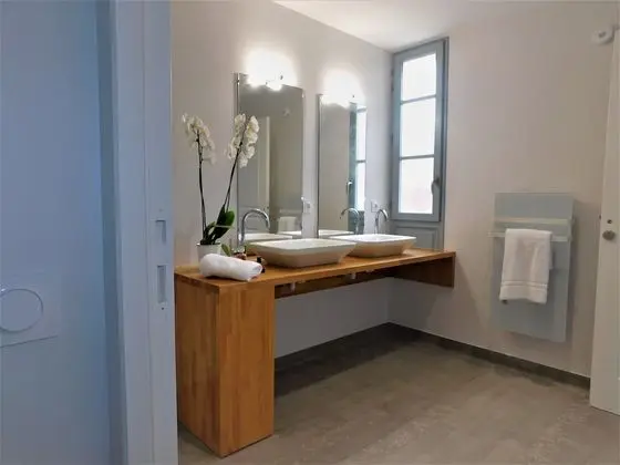 Traditional Tek Büyük Yataklı Oda