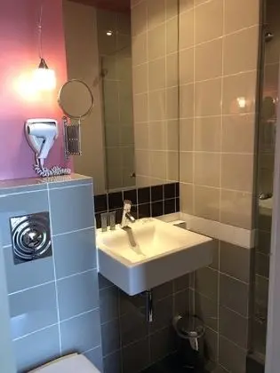 Basic Oda, 1 Büyük (Queen) Boy Yatak, Deniz Manzaralı