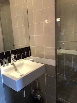 Basic Oda, 1 Büyük (Queen) Boy Yatak, Deniz Manzaralı