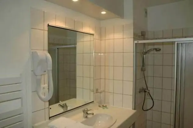 Tek Büyük veya İki Ayrı Yataklı Oda, Balkon, Bahçe Manzaralı