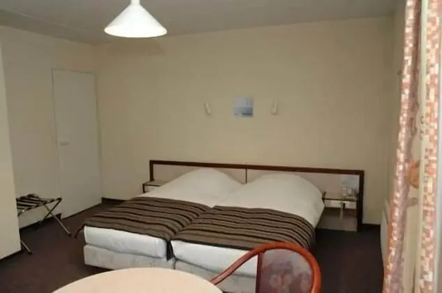 Tek Büyük veya İki Ayrı Yataklı Oda, Zemin Kat