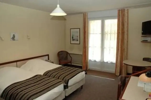 Tek Büyük veya İki Ayrı Yataklı Oda, Zemin Kat