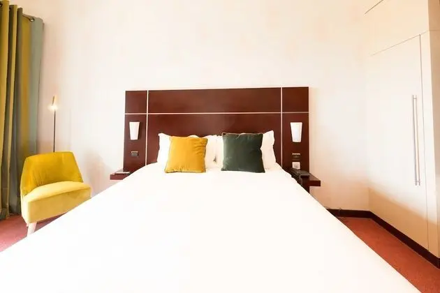 Tek Büyük Yataklı Oda, 1 Çift Kişilik Yatak