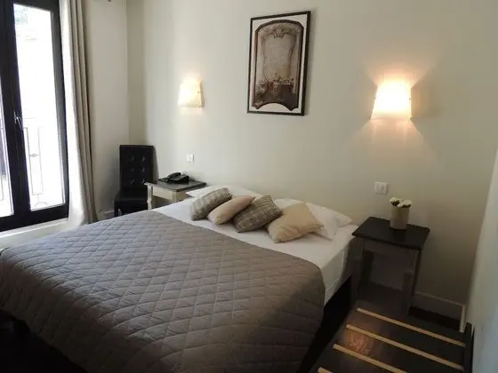 Standard Tek Büyük Yataklı Oda