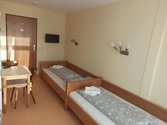 İki Ayrı Yataklı Oda, Ortak Banyo
