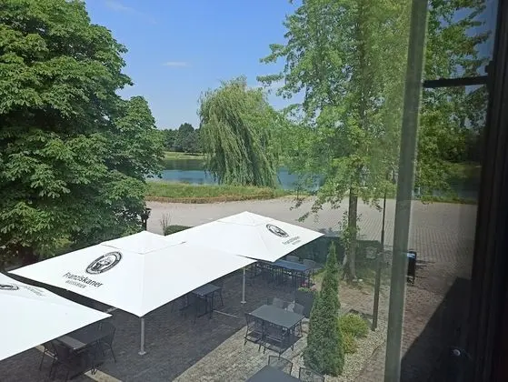 İki Ayrı Yataklı Oda, Ortak Banyo