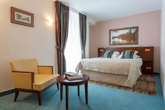 Classic Tek Büyük Yataklı Oda