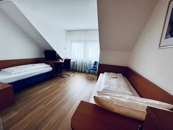 Standard Tek Büyük Yataklı Oda