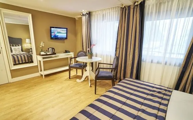 Comfort Tek Büyük veya İki Ayrı Yataklı Oda