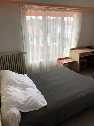 Üç Kişilik Oda
