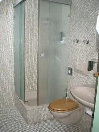 Üç Kişilik Oda