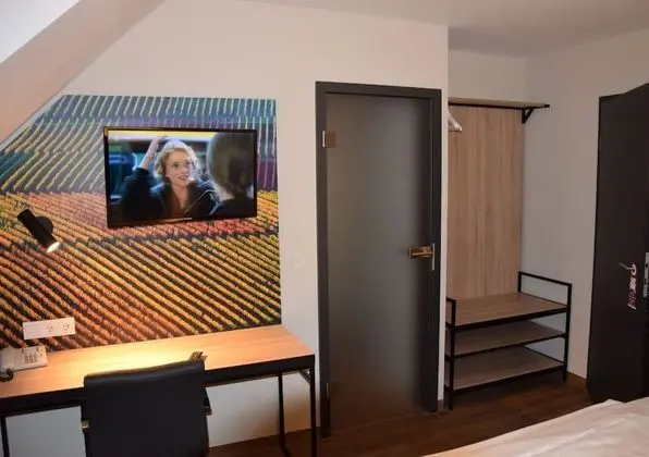 Büyük Yataklı Tek Kişilik Oda