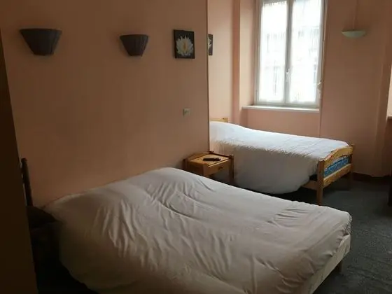 Üç Kişilik Oda