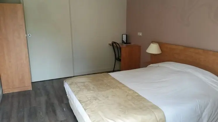 Büyük Yataklı Tek Kişilik Oda