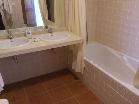 Deluxe Tek Büyük veya İki Ayrı Yataklı Oda