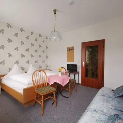 Büyük Yataklı Tek Kişilik Oda