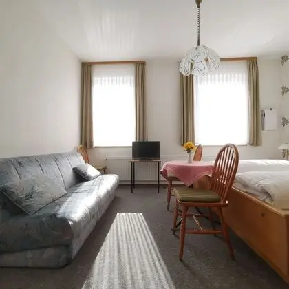 Büyük Yataklı Tek Kişilik Oda