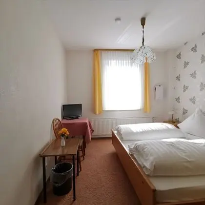 Büyük Yataklı Tek Kişilik Oda