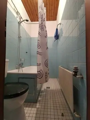 İki Ayrı Yataklı Oda, Ortak Banyo