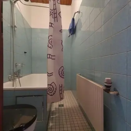 İki Ayrı Yataklı Oda, Ortak Banyo