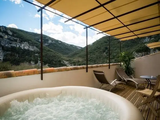 Exclusive Tek Büyük Yataklı Oda