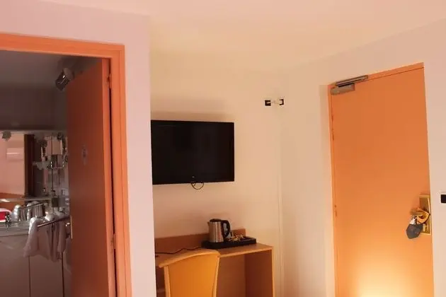 Üç Kişilik Oda