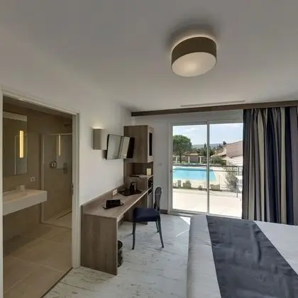 Comfort Tek Büyük Yataklı Oda