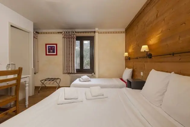 Üç Kişilik Oda (1 double bed and 1 single bed)