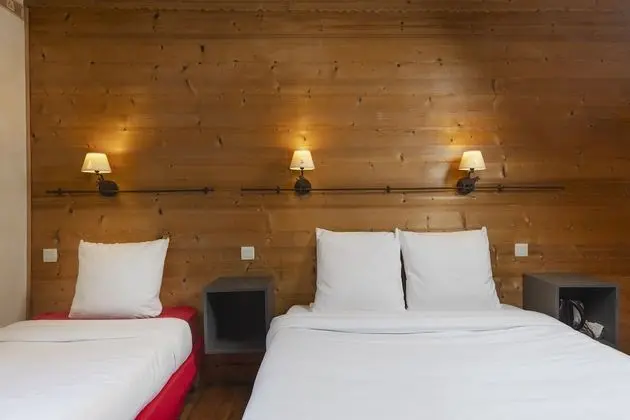 Üç Kişilik Oda (1 double bed and 1 single bed)