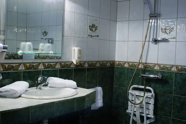 Comfort Tek Büyük veya İki Ayrı Yataklı Oda