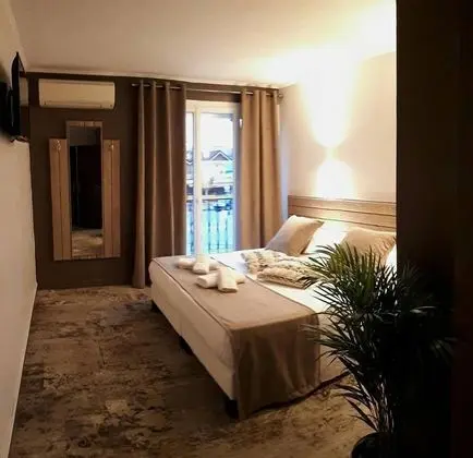 Premium Tek Büyük Yataklı Oda