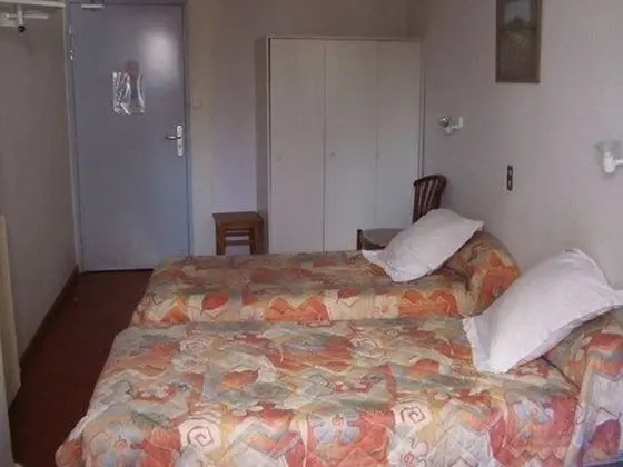 İki Ayrı Yataklı Oda, Ortak Banyo