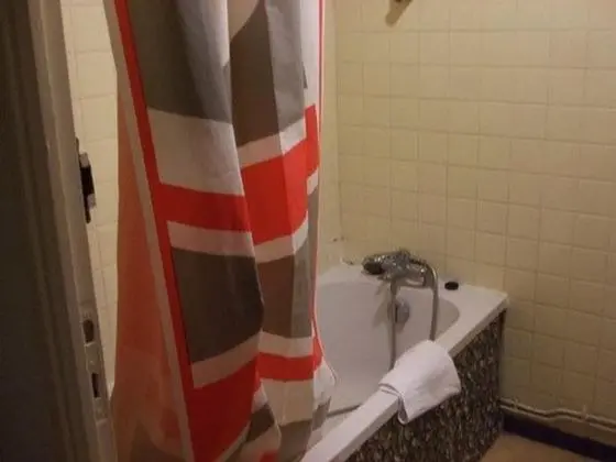Tek Kişilik Oda, Ortak Banyo