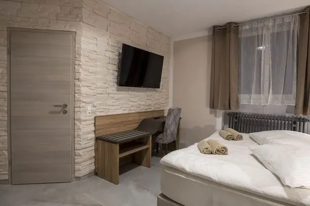 Basic Tek Büyük veya İki Ayrı Yataklı Oda (Annex)