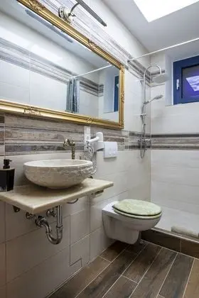 Basic Tek Büyük veya İki Ayrı Yataklı Oda (Annex)