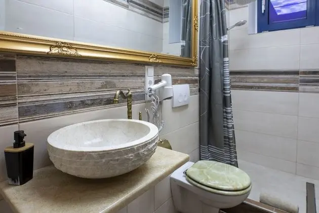 Basic Tek Büyük veya İki Ayrı Yataklı Oda (Annex)