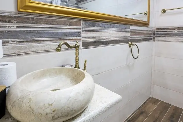 Basic Tek Büyük veya İki Ayrı Yataklı Oda (Annex)