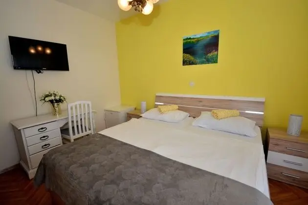 Classic Tek Büyük Yataklı Oda, Balkon, Kısmi Deniz Manzaralı