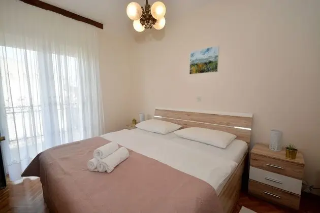 Classic Tek Büyük Yataklı Oda, Balkon, Kısmi Deniz Manzaralı