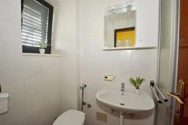 Classic Tek Büyük Yataklı Oda, Balkon, Kısmi Deniz Manzaralı