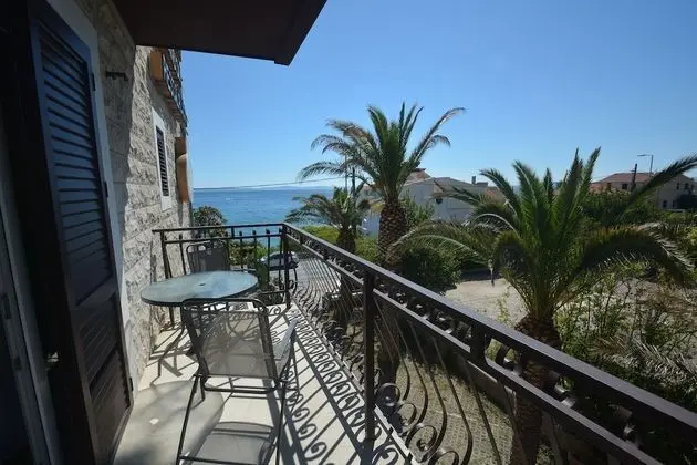 Classic Tek Büyük Yataklı Oda, Balkon, Kısmi Deniz Manzaralı